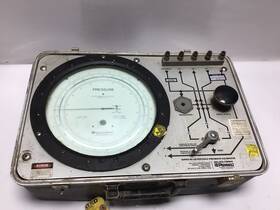 Wallace & Tiernan Fu4882 And Portable Pneumatic Calibrator 35 Psig Max Case Press
